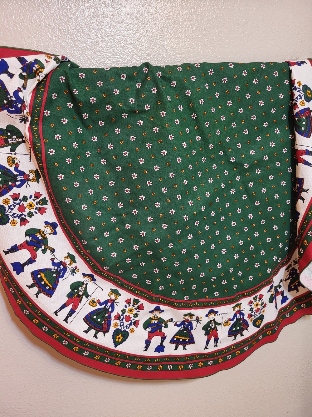 1960/70s Vintage S.E.I.T. Italian 48" Round Folk Art Tablecloth